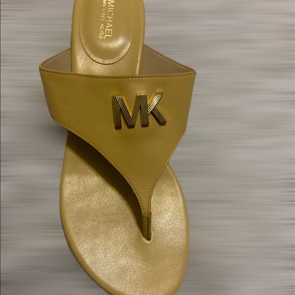 Stunning yellow/ gold MK sandals. - Picture 7 of 8